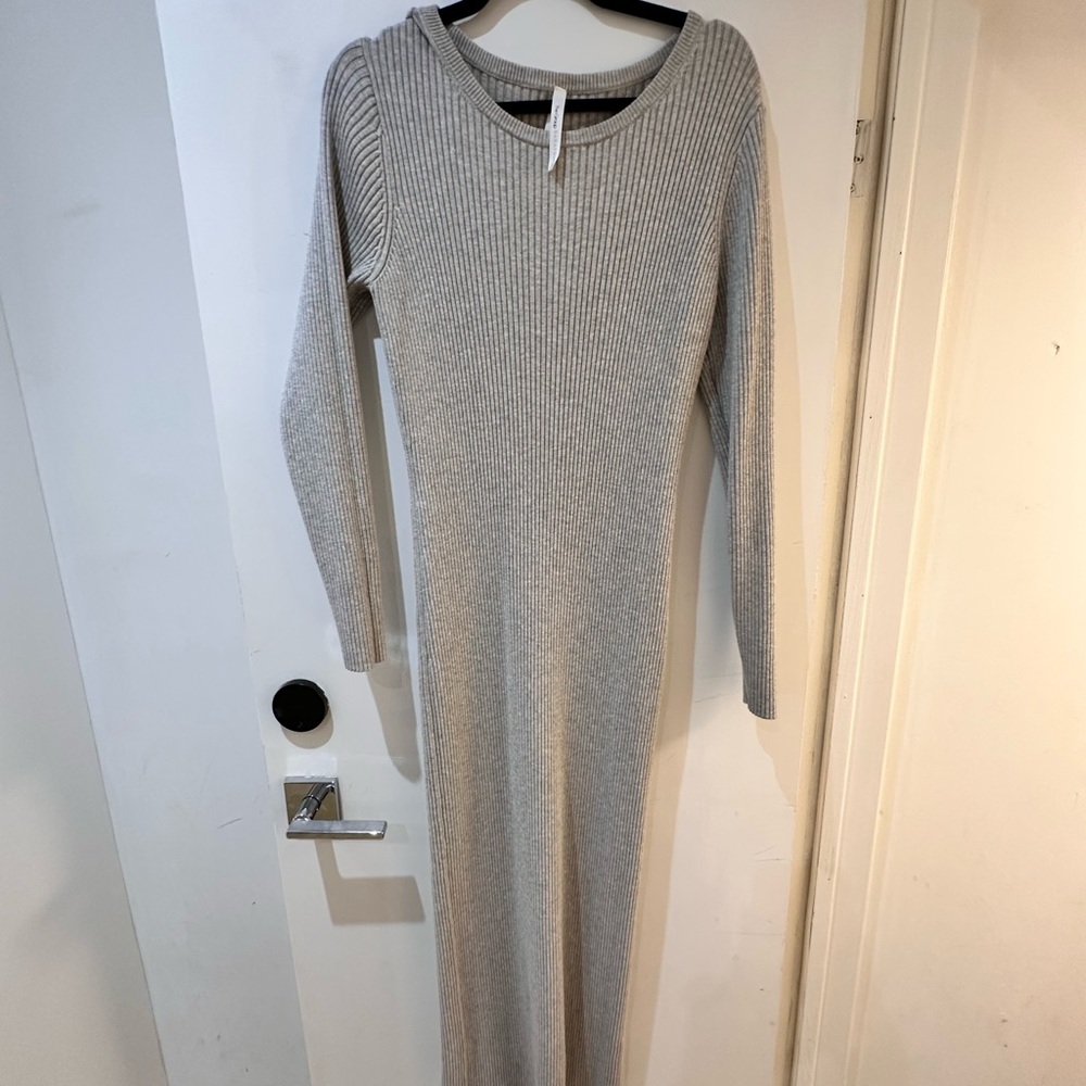 Aritzia Ribbed Long Sleeve Maxi Dress - Light Gray